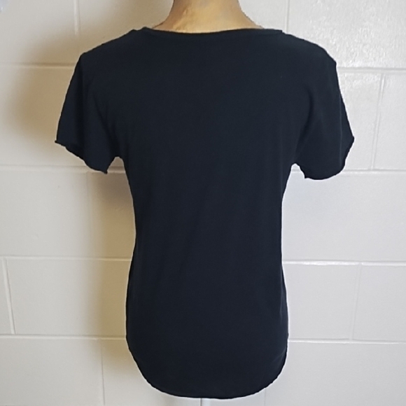 Bitten by Sarah Jessica Parker Black Graphic Short Sleeve Soft T-Shirt Y2K - Picture 2 of 8